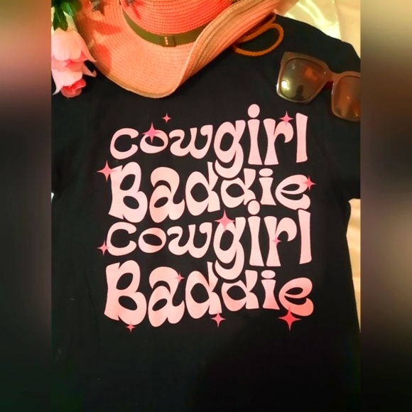 🩷#Cowgirl baddie t-shirt. Hat sold separately 🐎 - Picture 3 of 17